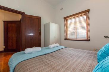 דירות לתיירים North Cottesloe Cottage