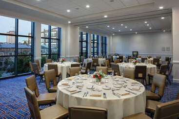 Higgins Hotel, Official Hotel Of The National Wwii Museum, Curio Collection By Hilton