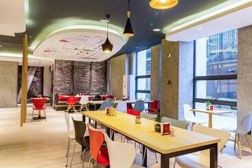 Hotelli Ibis Neijiang North Railway Station