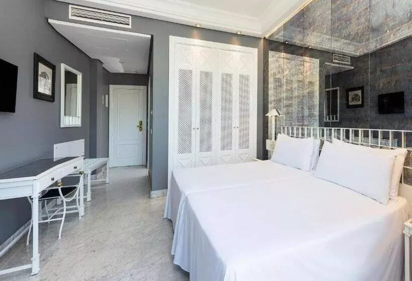 호텔 AZZ Merida Medea