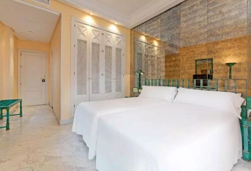 호텔 AZZ Merida Medea