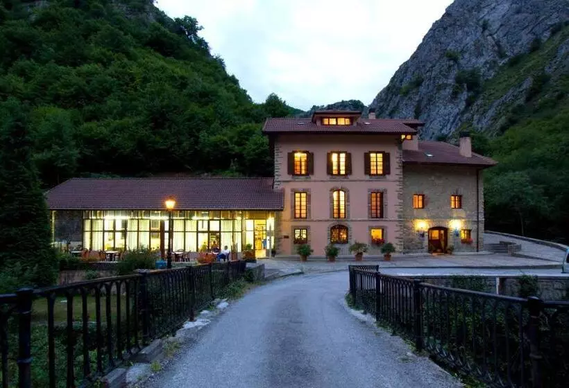 酒店 La Casona De Mestas