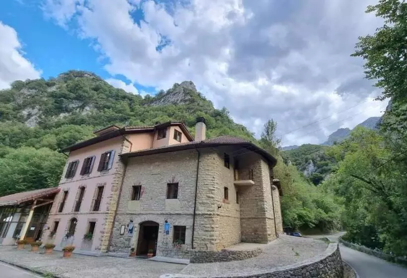 酒店 La Casona De Mestas