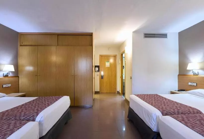 Отель Catalonia Park Guell