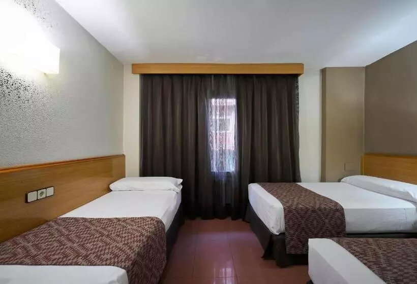 Отель Catalonia Park Guell