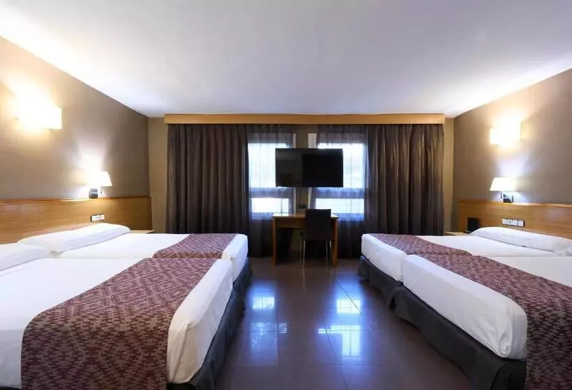 Отель Catalonia Park Guell