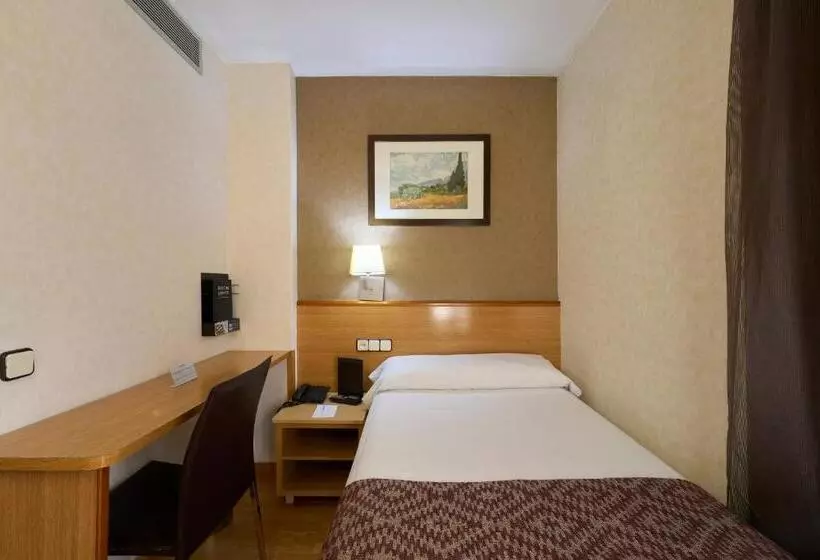 Отель Catalonia Park Guell