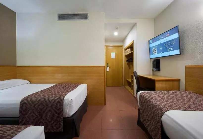 Отель Catalonia Park Guell