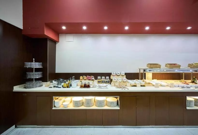 Отель Catalonia Sagrada Familia