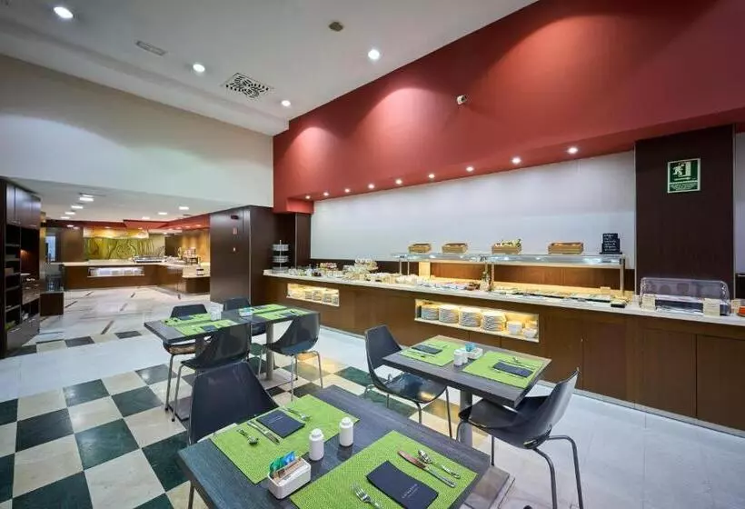 Отель Catalonia Sagrada Familia