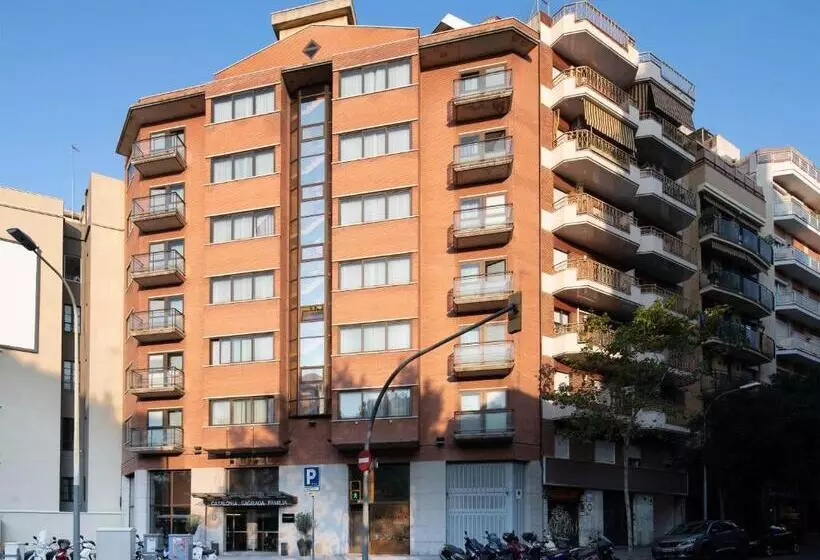 Отель Catalonia Sagrada Familia