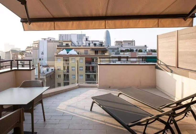 Отель Catalonia Sagrada Familia