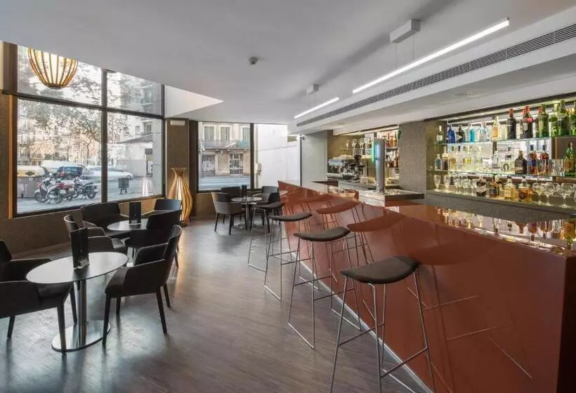 Отель Catalonia Sagrada Familia