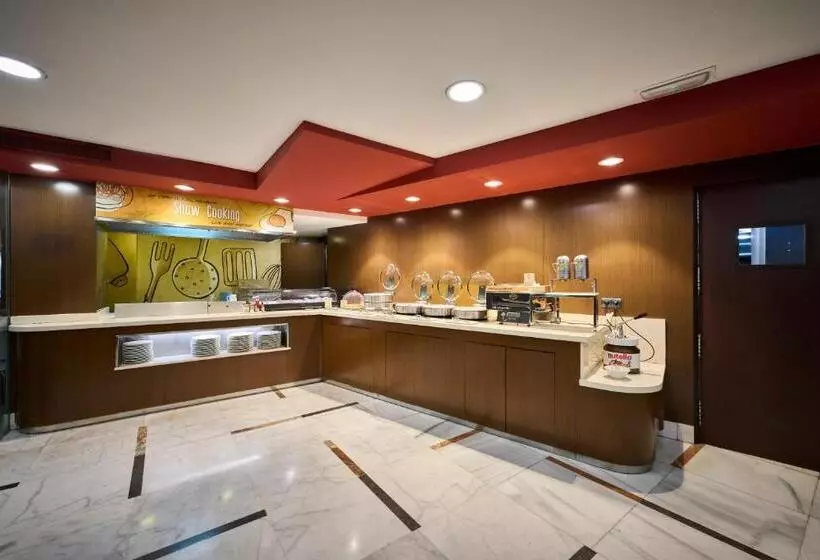 Отель Catalonia Sagrada Familia