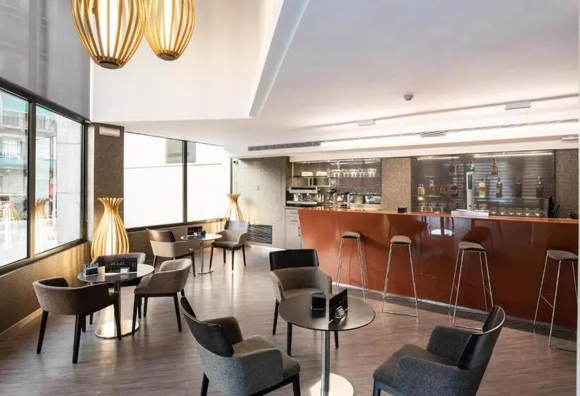 Отель Catalonia Sagrada Familia