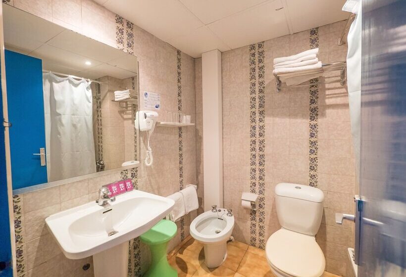 هتل Checkin Garbí