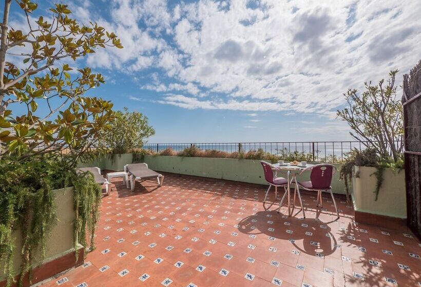 هتل Checkin Garbí