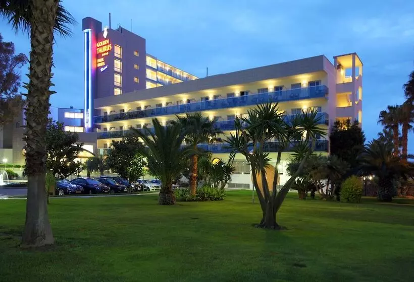 בית מלון כפרי Golden Taurus Aquapark Resort