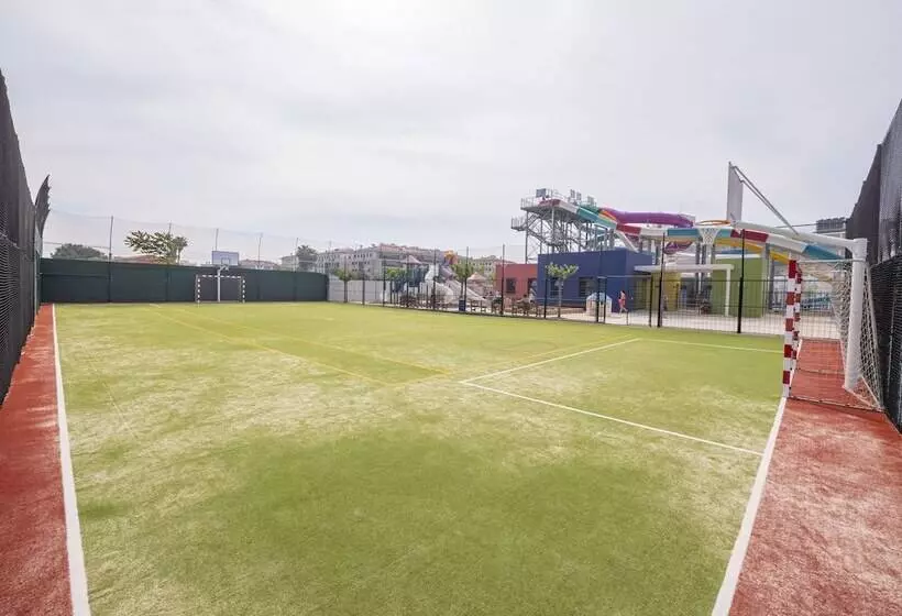 בית מלון כפרי Golden Taurus Aquapark Resort