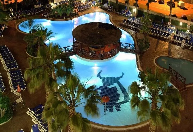 בית מלון כפרי Golden Taurus Aquapark Resort