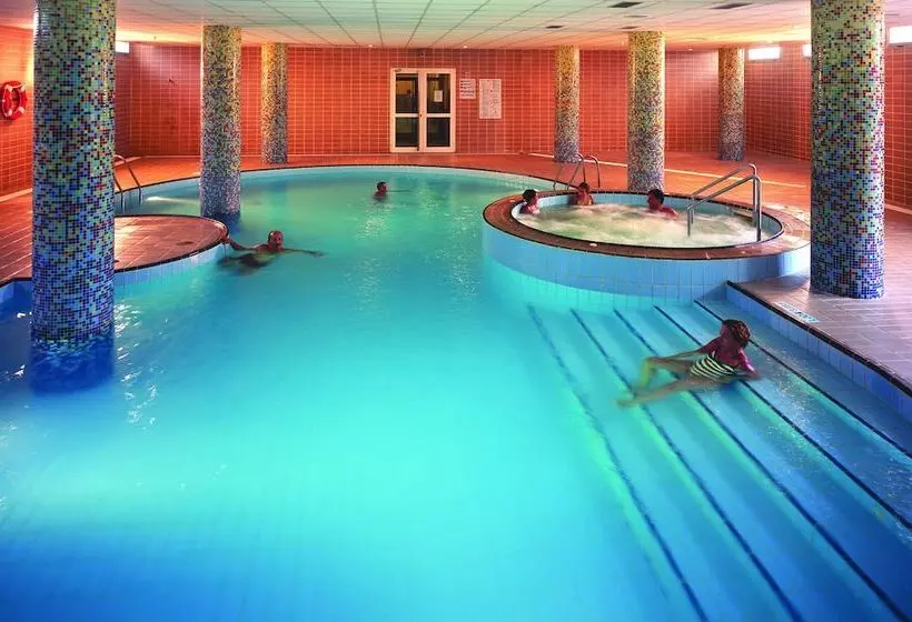 בית מלון כפרי Golden Taurus Aquapark Resort