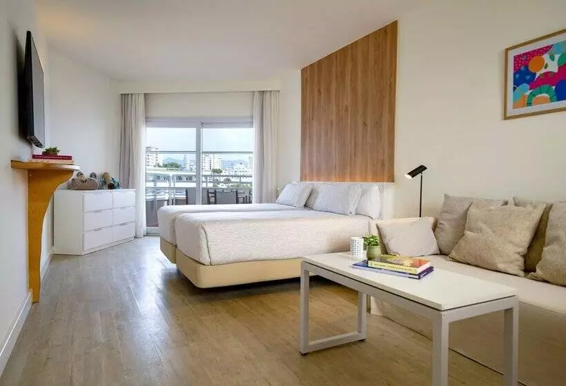 ホテル Innside by Meliá Wave Calviá