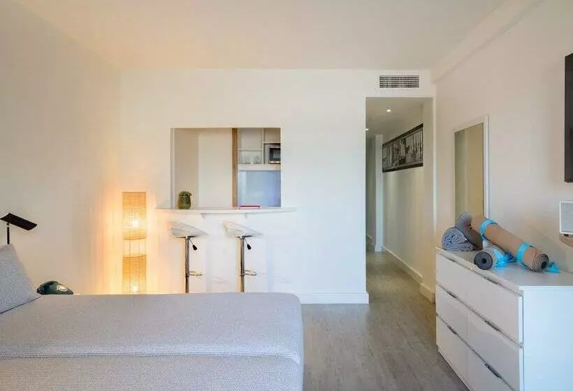 ホテル Innside by Meliá Wave Calviá