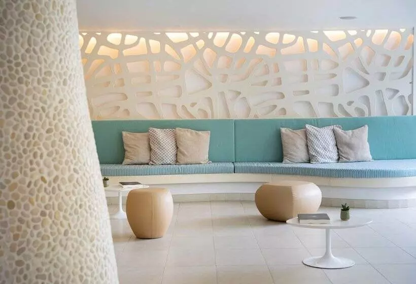 ホテル Innside by Meliá Wave Calviá