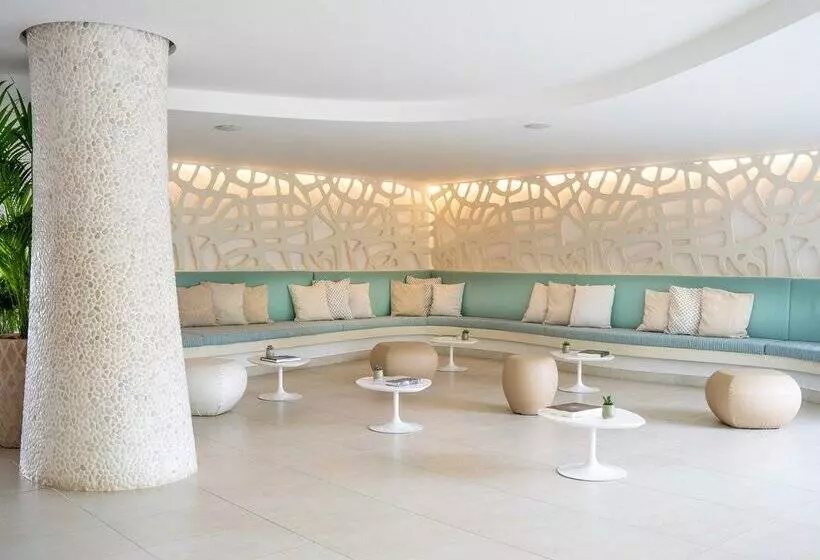 ホテル Innside by Meliá Wave Calviá