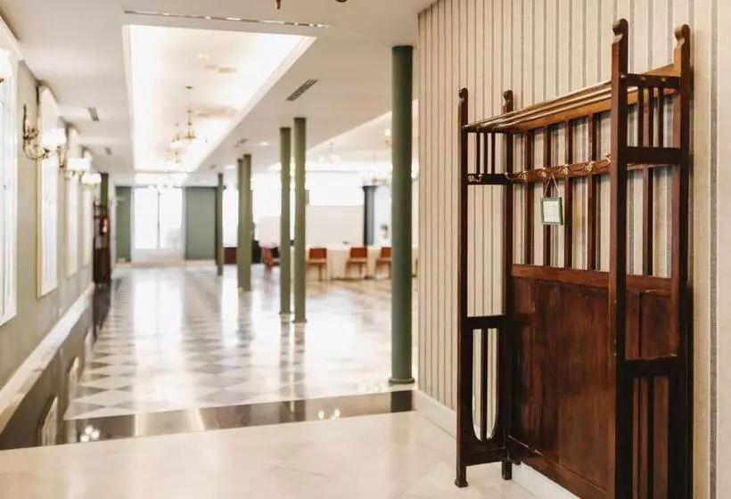 Отель Oriente Atiram