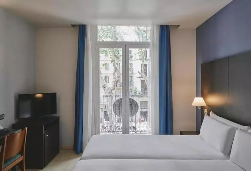 Отель Oriente Atiram