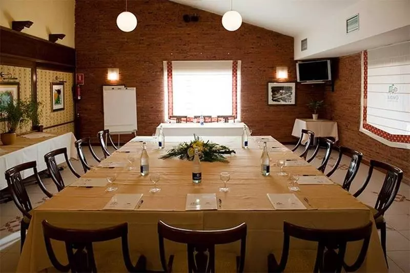 Отель Rey Arturo Burgos