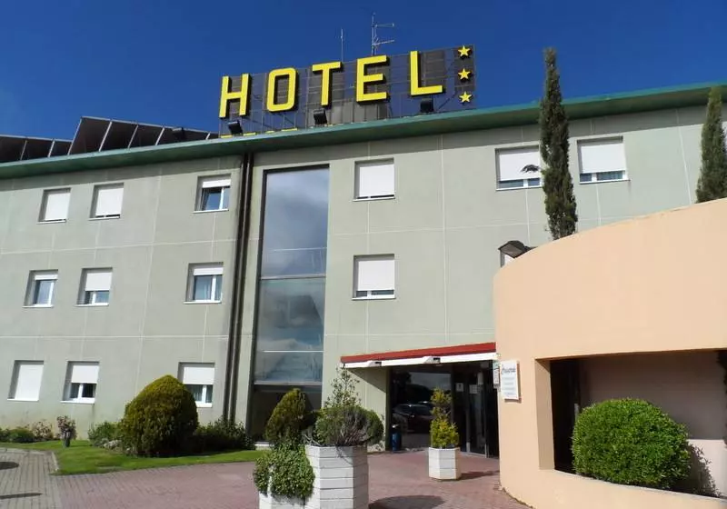 Отель Rey Arturo Burgos