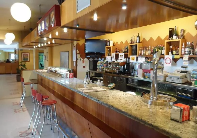 Отель Rey Arturo Burgos