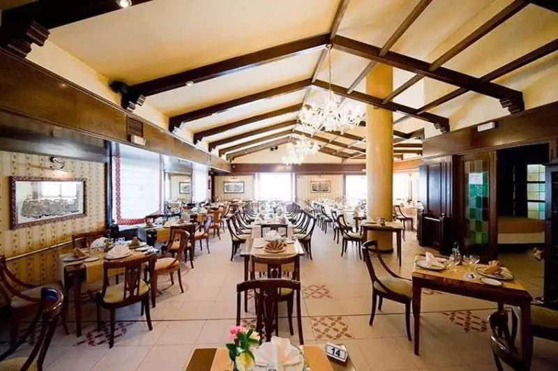 Отель Rey Arturo Burgos