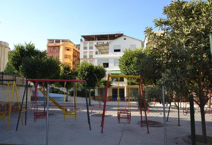 בית מלון כפרי Central