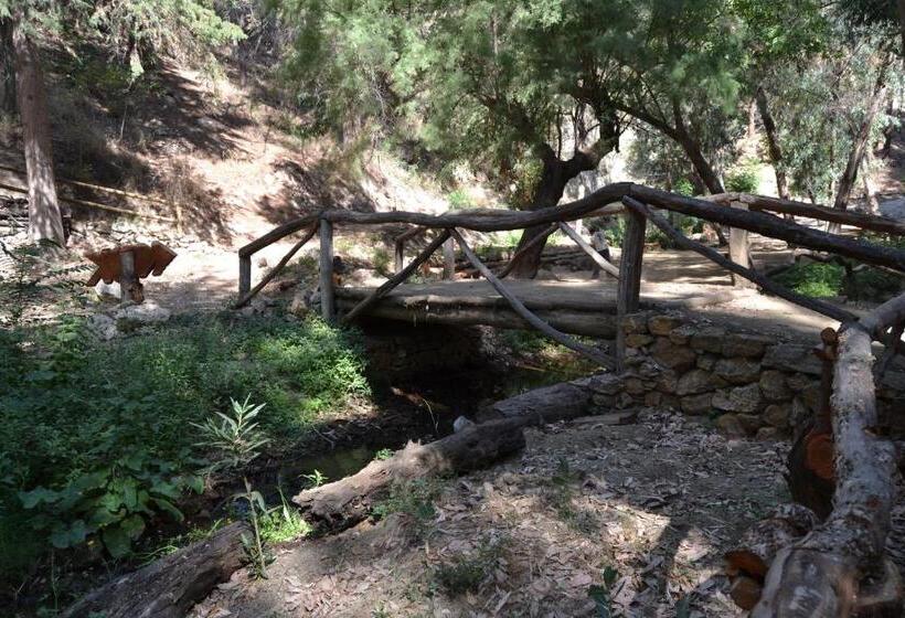 בית מלון כפרי Central