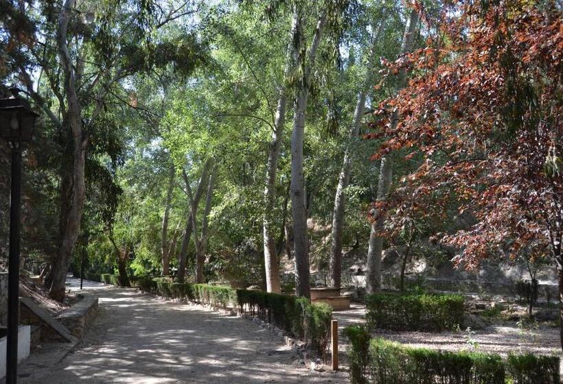 בית מלון כפרי Central