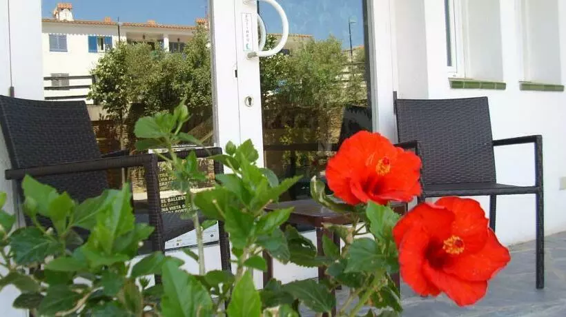 هتل Nou Estrelles