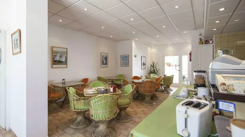 هتل Nou Estrelles