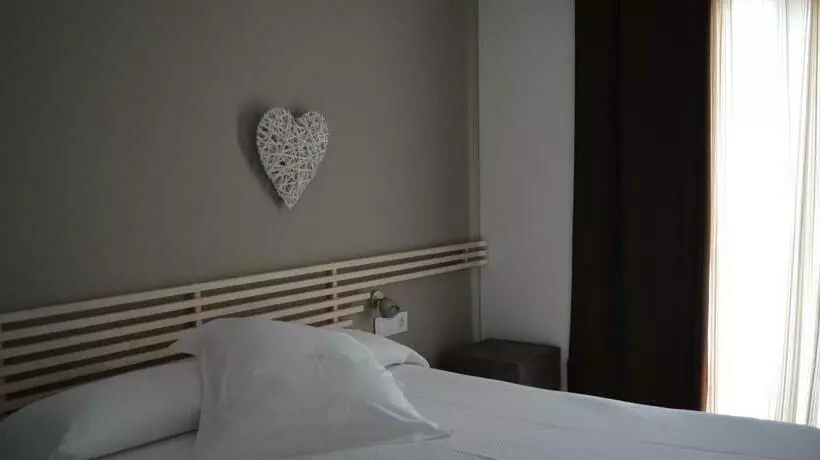 هتل Nou Estrelles