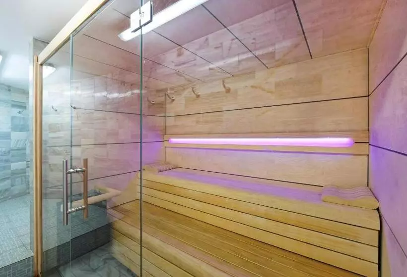 בית מלון כפרי Bull Astoria