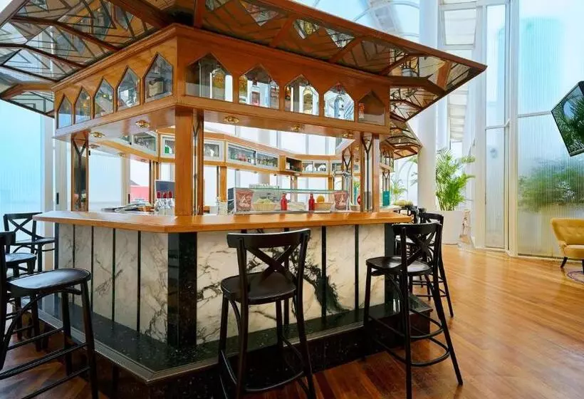 בית מלון כפרי Bull Astoria