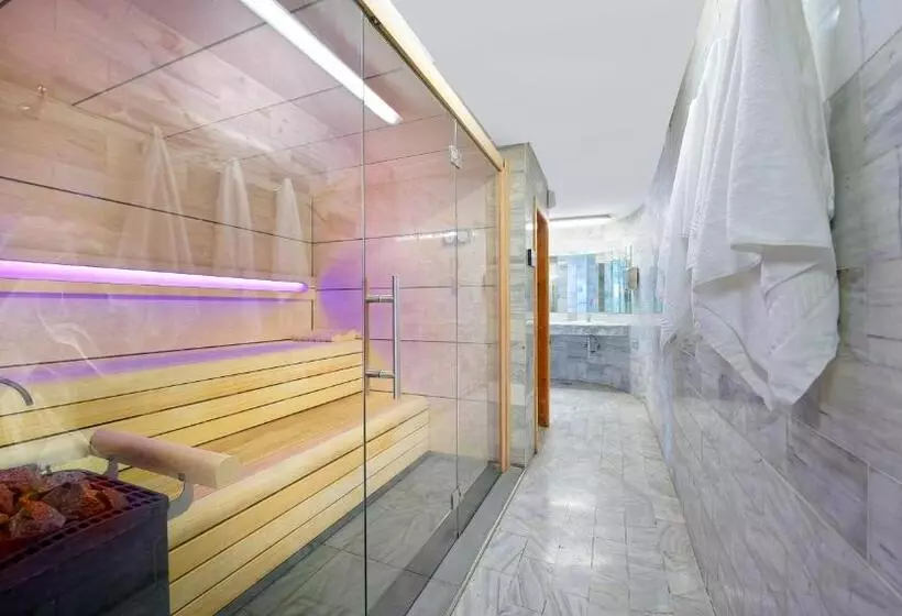 בית מלון כפרי Bull Astoria