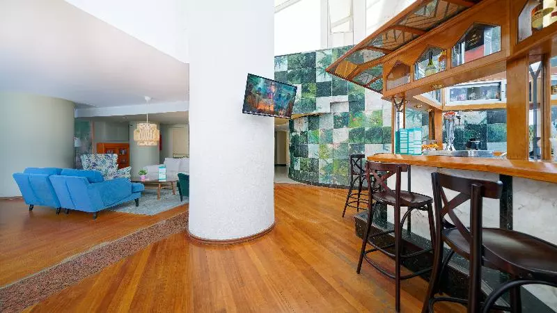 בית מלון כפרי Bull Astoria