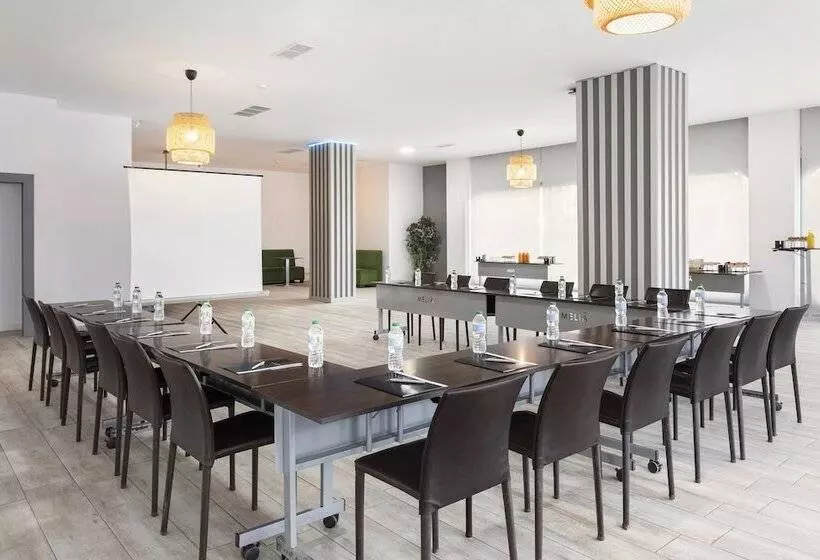 هتل Madrid Chamartín Affiliated By Meliá