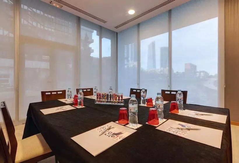 هتل Madrid Chamartín Affiliated By Meliá