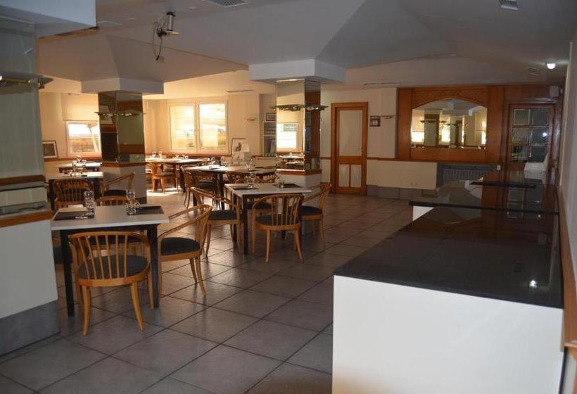 هتل Brujas De Irues