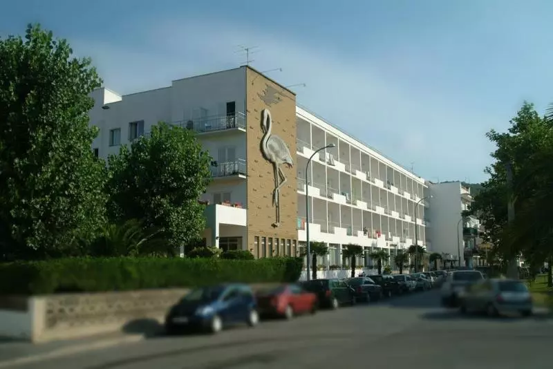 호텔 Checkin Flamingo