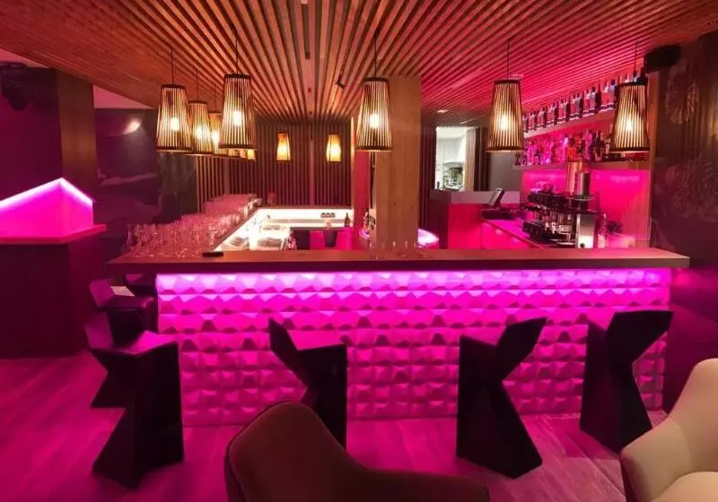 호텔 Checkin Flamingo